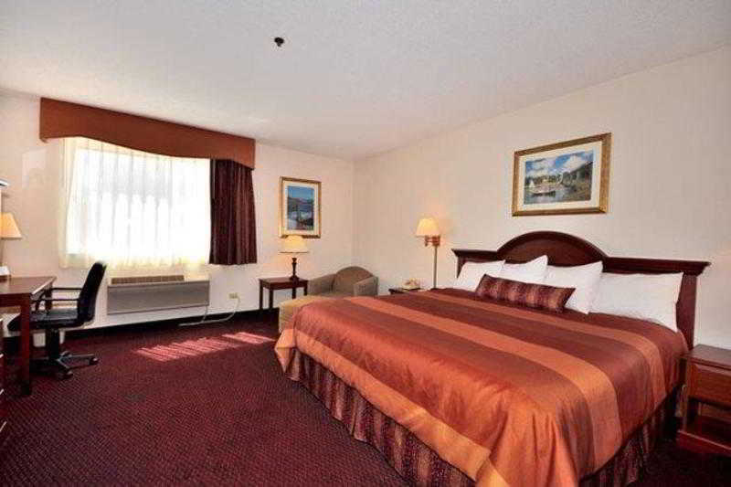 Western O'hare Hotel 3*